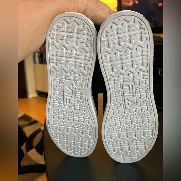 💜💜 Fila Black and Pink High-Top Sneakers - Picture 5 of 5